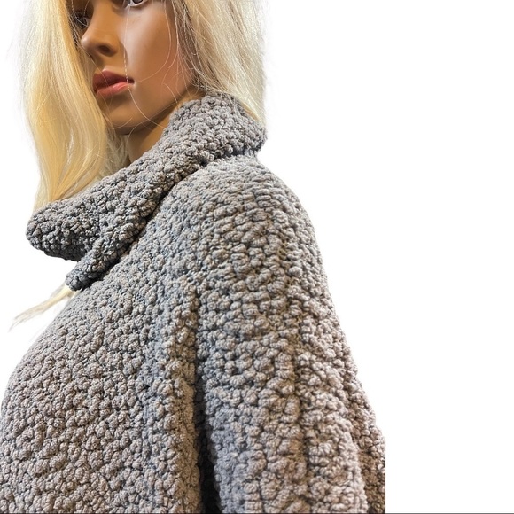 Romeo +  Juliet couture Gray nubby turtleneck sweater - Picture 4 of 9